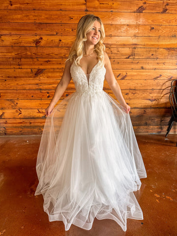 Ready to Ship - Amelia Wedding Dress