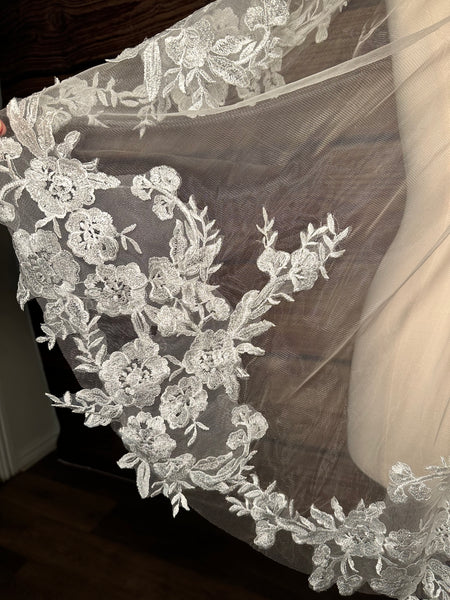Nikki Fingertip Veil