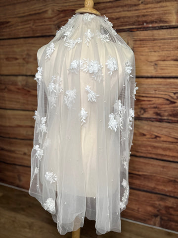 Ainsley Fingertip Veil