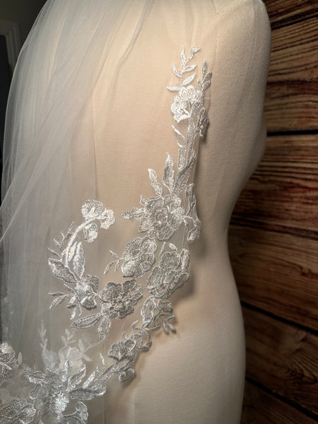 Nikki Fingertip Veil